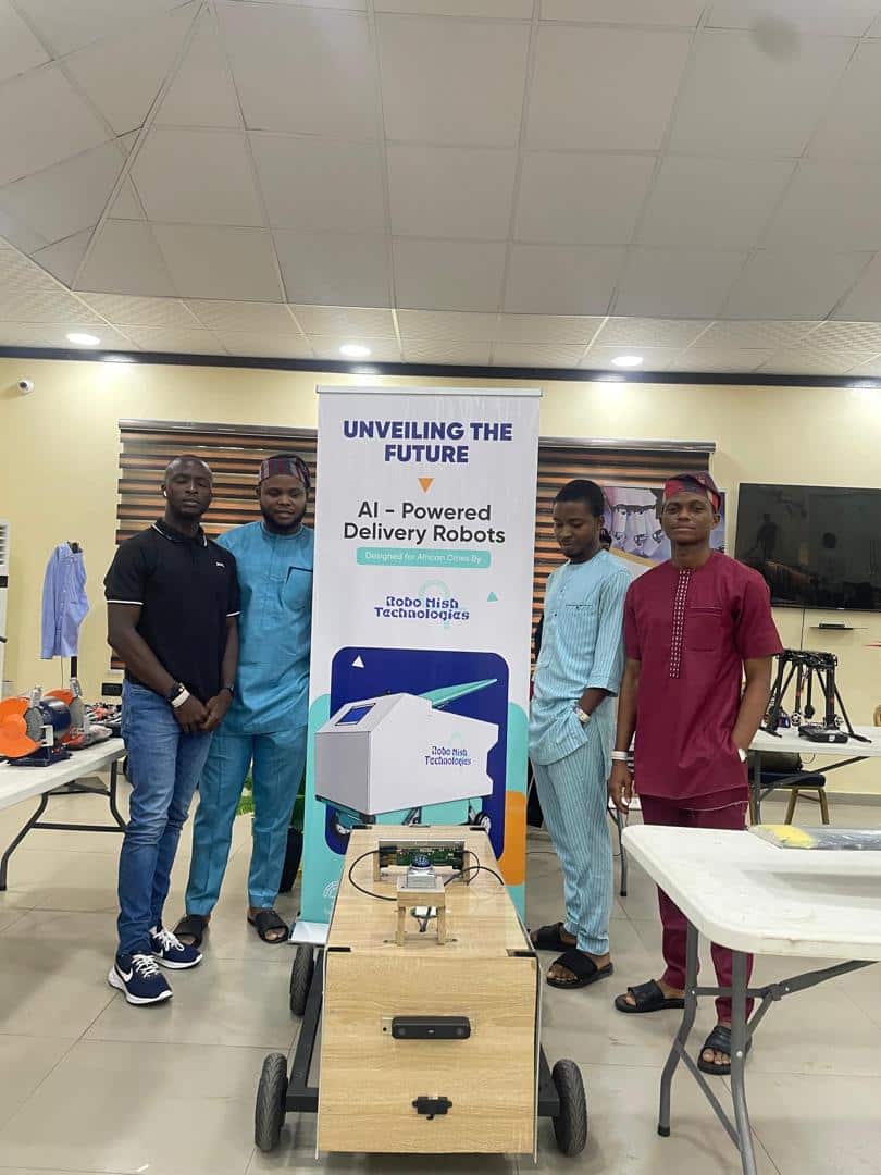these-unilag-graduates-are-building-an-ai-powered-delivery-robot-for-nigerian-estates