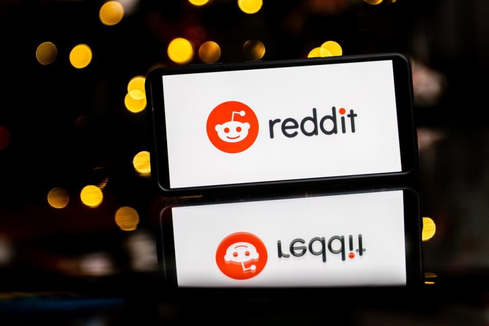 reddit-will-tighten-verification-to-keep-out-human-like-ai-bots-|-techcrunch