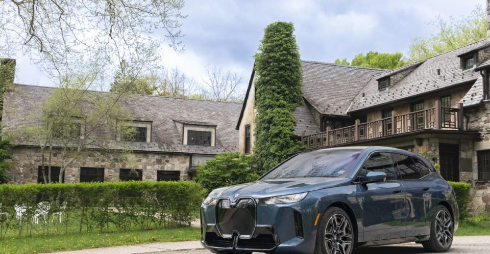 the-2026-bmw-ix-is-a-best-case-scenario-ev