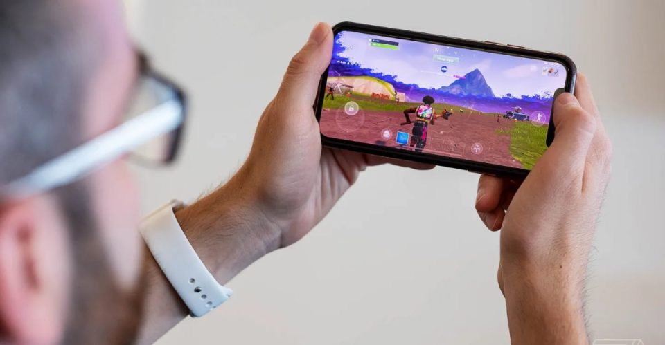 fortnite-is-finally-back-on-us-iphones
